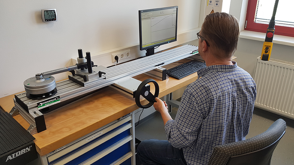 atesteo-blog-prototype-workshop-torque-wrench-test-bench-960×540